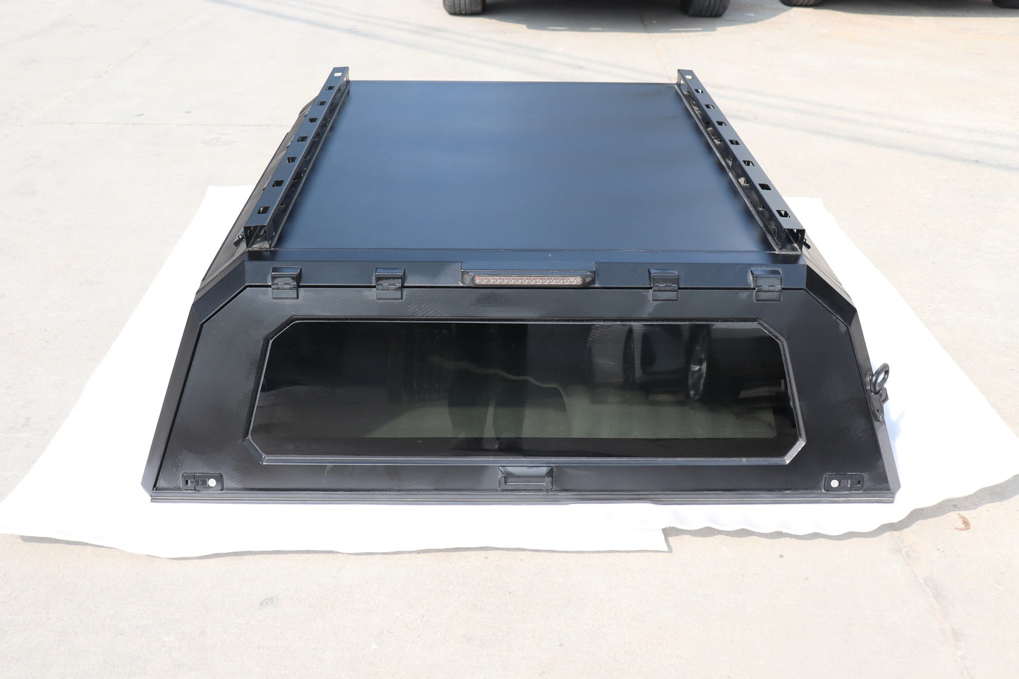 Aluminum Truck Bed Cap | Modular | 5' Bed | Chevrolet Colorado 2024+