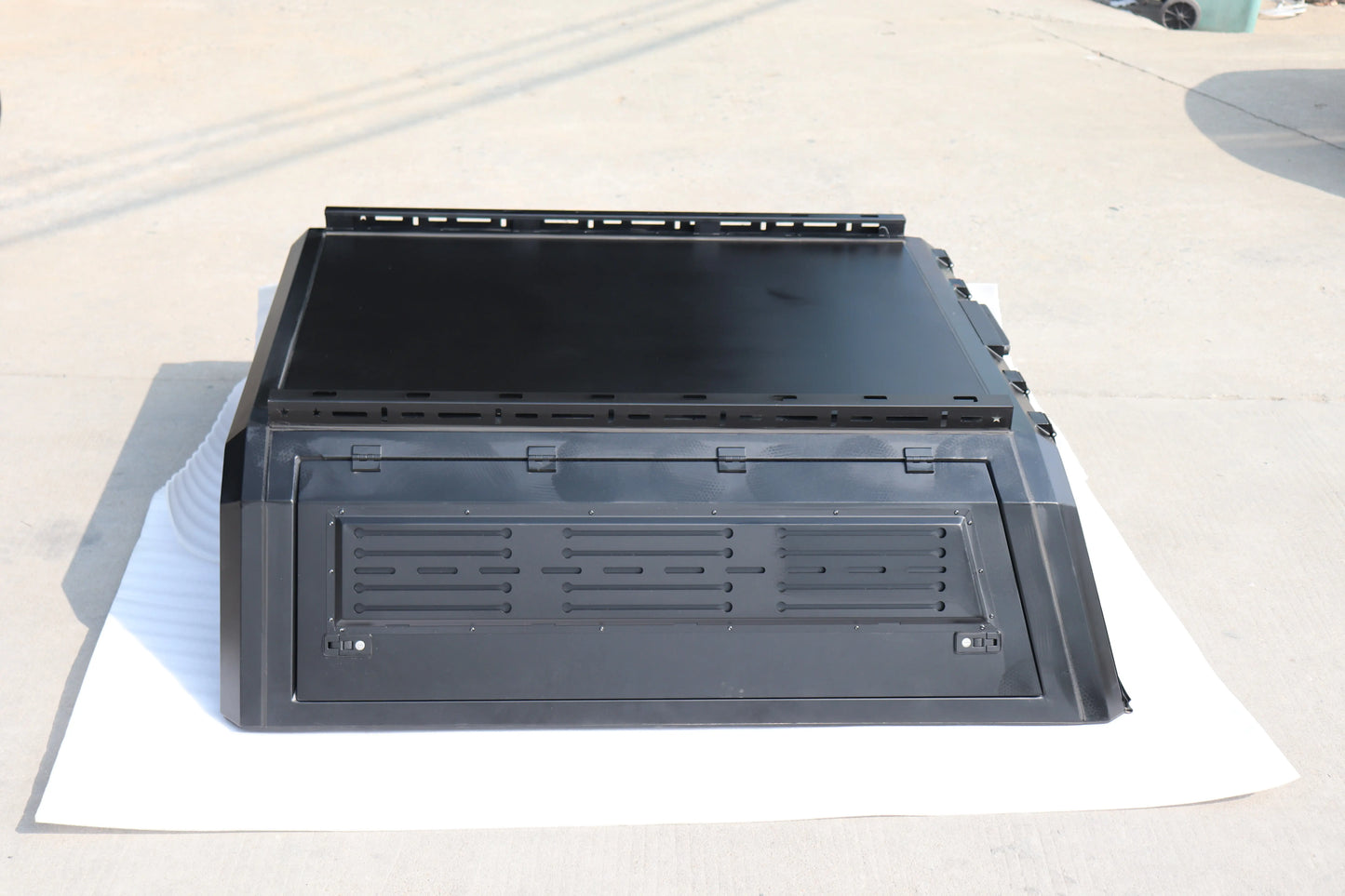 Aluminum Truck Bed Cap | Modular | 5' Bed | Chevrolet Colorado 2024+