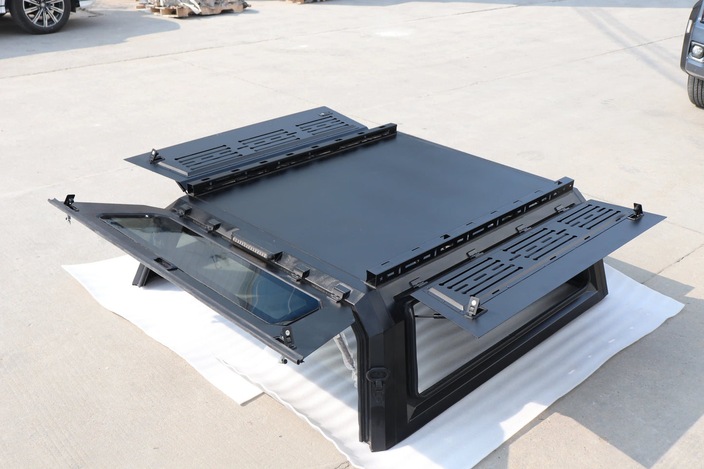Aluminum Truck Bed Cap | Modular | 5' Bed | Chevrolet Colorado 2024+