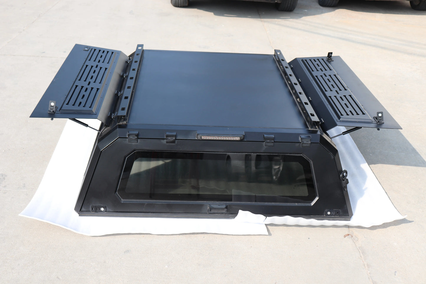 Aluminum Truck Bed Cap | Modular | 5' Bed | Chevrolet Colorado 2024+